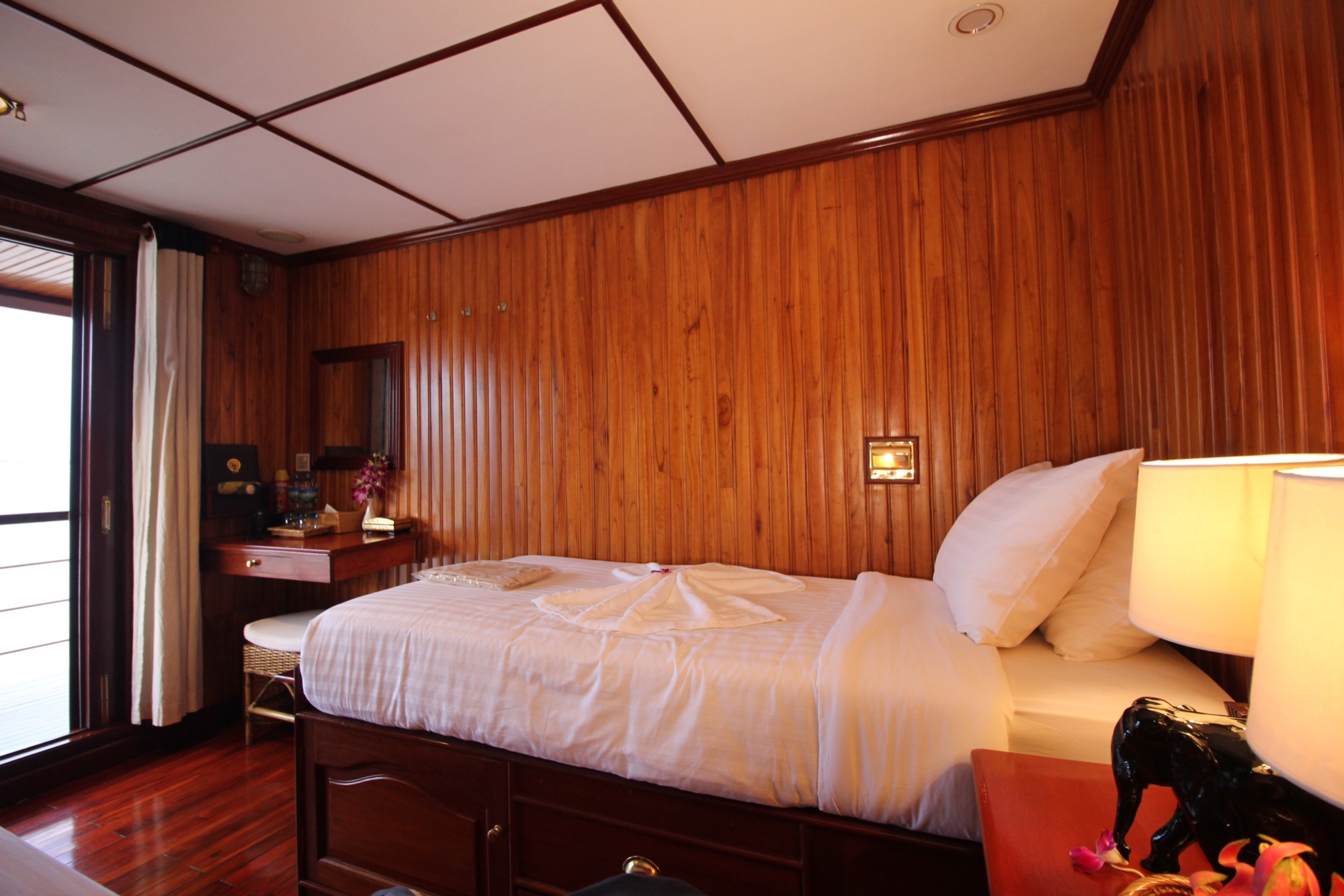 Pandaw RV Orient Pandaw Cabin 10.jpg